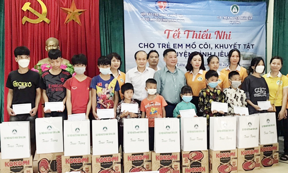 Tổ chức Tết thiếu nhi cho trẻ em có hoàn cảnh khó khăn tại huyện Bình Liêu