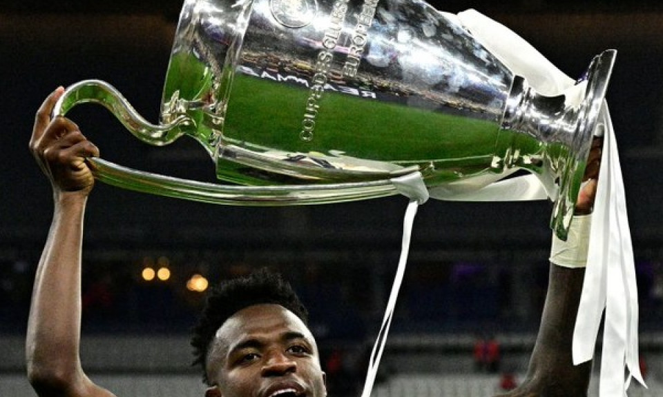 Real trói chân Vinicius thêm 6 năm