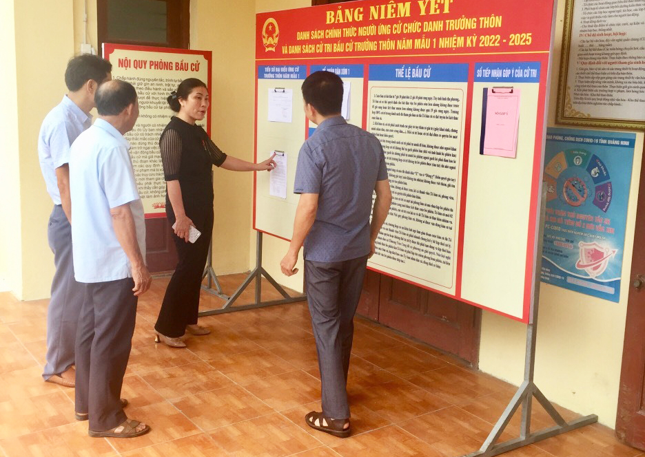 Lãnh đạo Ủy ban MTTQ TP Uông Bí tiến hành giám sát các bước thực hiện bầu trưởng thôn, khu phố nhiệm kỳ 2022 - 2025 trên địa bàn thông Nam Mẫu, 1, xã Thượng Yên Công.