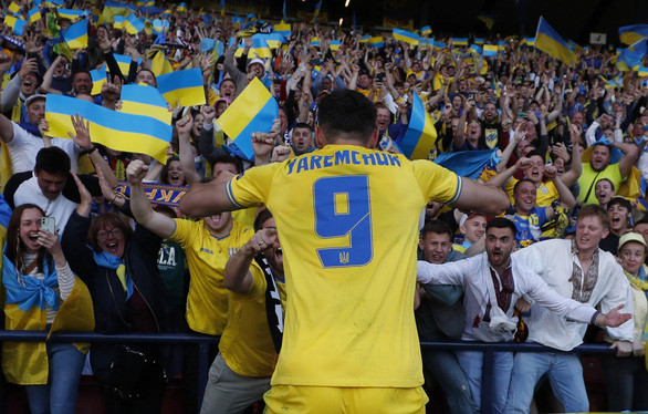 Ukraine vào chung kết để tranh suất cuối cùng của châu Âu dự World Cup 2022 - Ảnh 3.