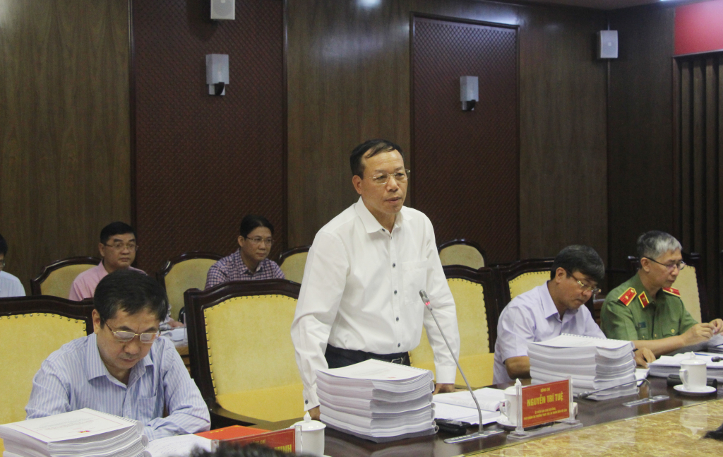 Đồng chí Nguyễn Trí Tuệ, Phó Chánh án Thường trực Tòa án nhân dân tối cao, Phó Trưởng Đoàn, phát biểu tại buổi làm việc.