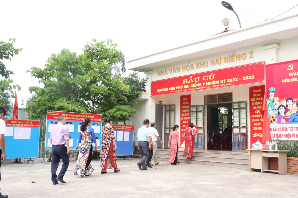 Nhân dân khu phố Hai Giếng 2, phường Cẩm Thuỷ, TP Cẩm Phả nô nức đi bầu cử