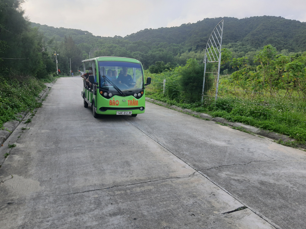 Tuyến đường thị trấn Cô Tô nối xã Đồng Tiến những năm qua đã và đang phát huy tác dụng. Tới đây tuyến đường sẽ tiếp tục được nâng cấp để tăng tính bền vững.