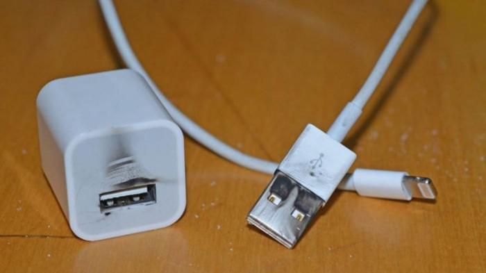 iphone-charger-fake