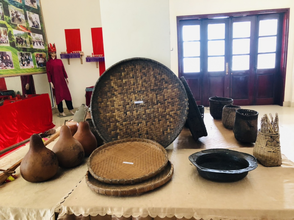 Huyện Bình Liêu trưng bày một số vật dụng truyền thống và nông cụ của người Tày.