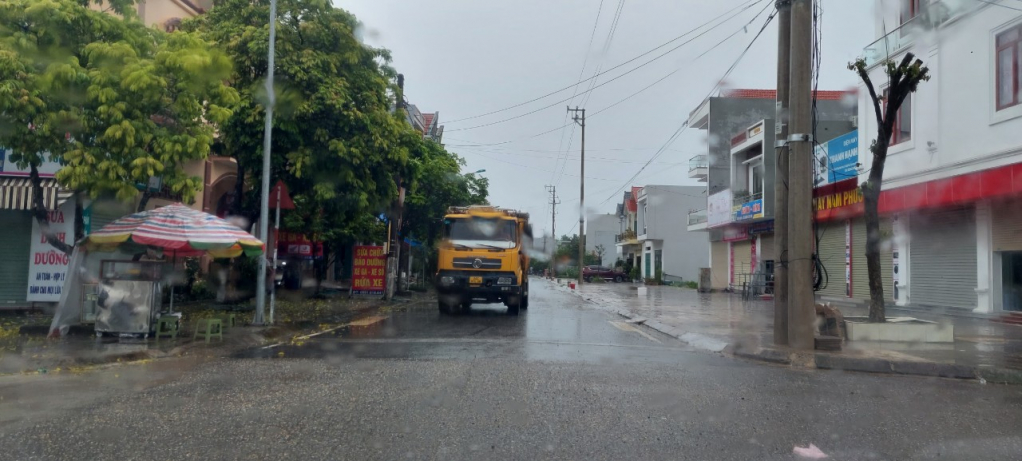 Xe tải chạy trên các tuyến đường khu phố Hải Tân.
