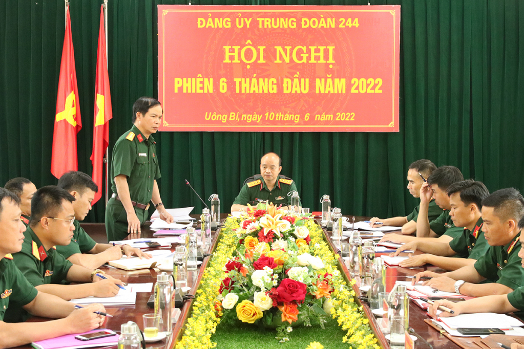 Đại tá Nguyễn Quang Hiến, Phó Bí thư thường trực Đảng ủy, Chính ủy Bộ CHQS tỉnh.