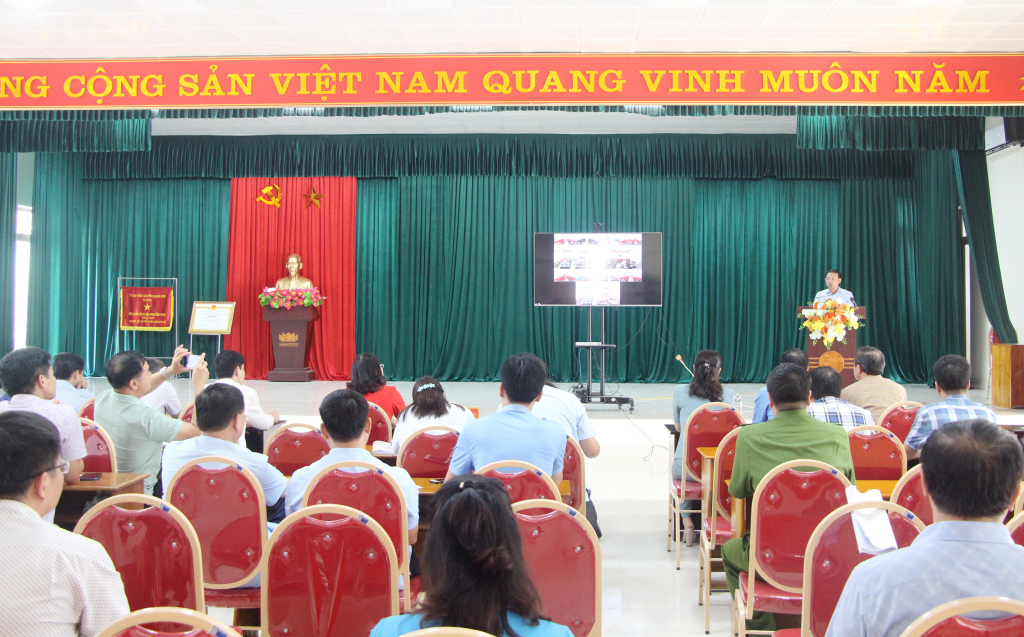 Đồng chí Nguyễn Xuân Ký, Bí thư Tỉnh ủy, Chủ tịch HĐND tỉnh phát biểu chỉ đạo tại buổi làm việc với huyện Đầm Hà.