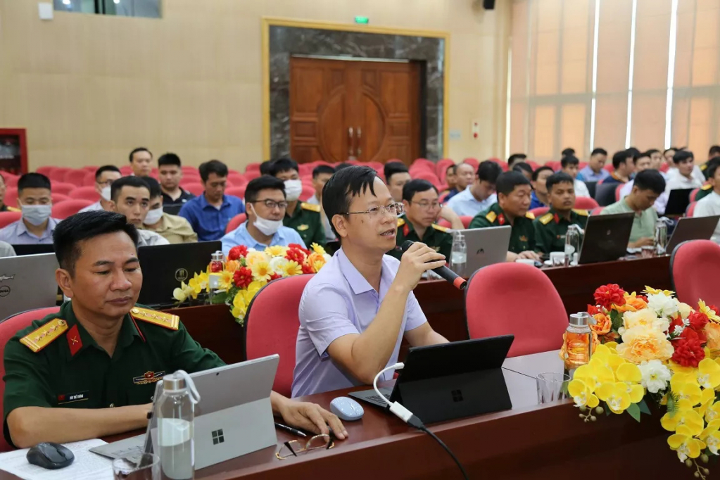 Tiến sĩ Hồ Việt Bun, Trung tâm Nghiên cứu cơ điện mỏ (Trường Đại học mỏ địa chất) truyền đạt các nội dung về ứng dụng của phần mềm ETAP trong hệ thống điện mỏ.