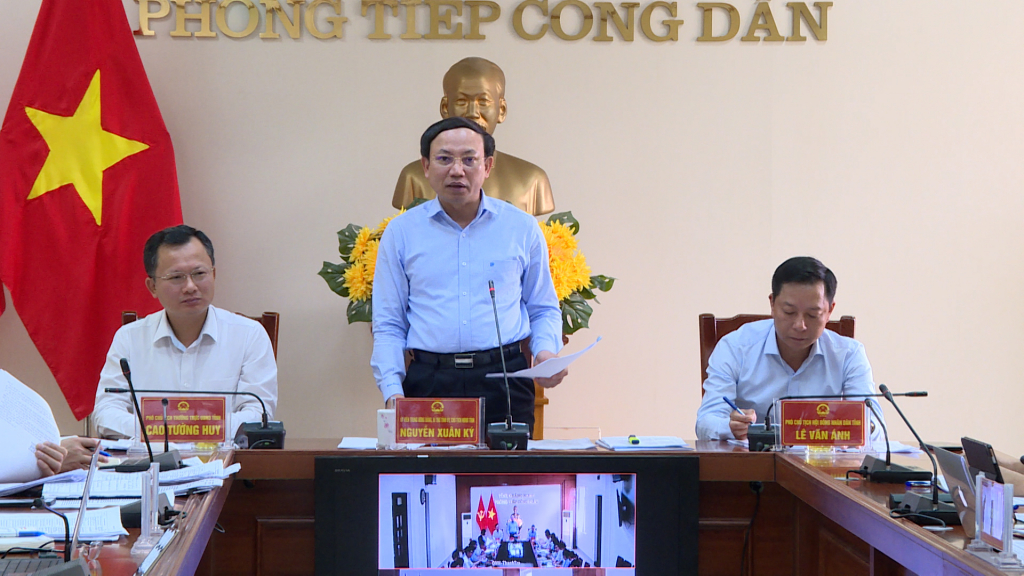 Đồng chí Nguyễn Xuân Ký, Bí thư Tỉnh ủy, Chủ tịch HĐND tỉnh chủ trì buổi tiếp công dân.