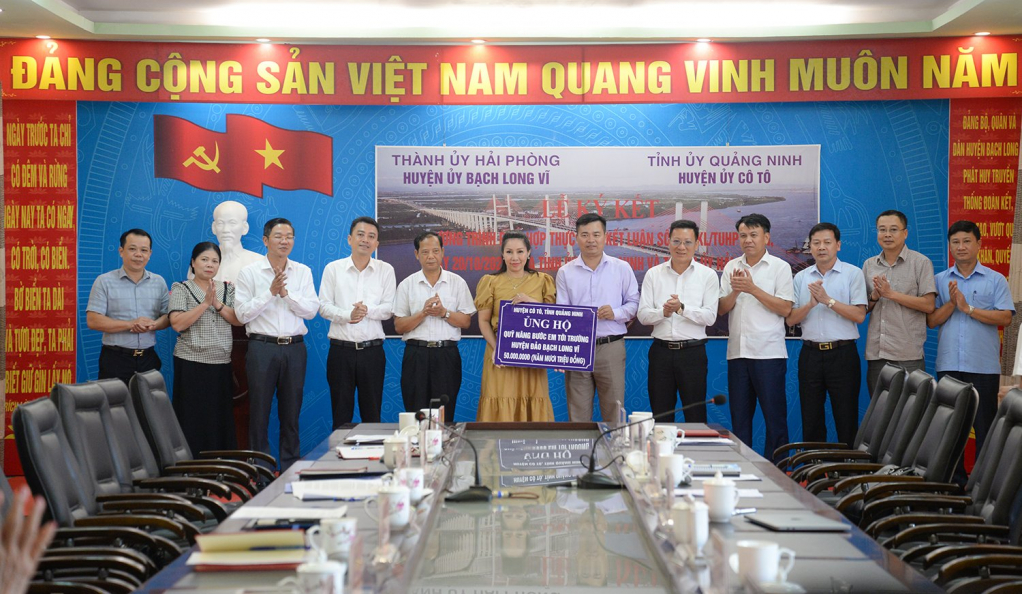 Huyện Cô Tô cũng đã ủng hộ Quỹ nâng bước em đến trường huyện đảo Bạch Long Vĩ .