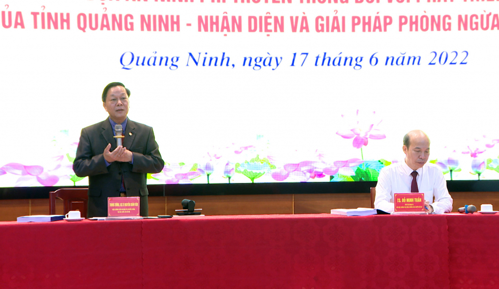 GS.TS Nguyễn Xuân Yêm, Viện trưởng Viện An ninh phi truyền thống, Đại học Quốc gia Hà Nội phát biểu đề dẫn hội thảo.