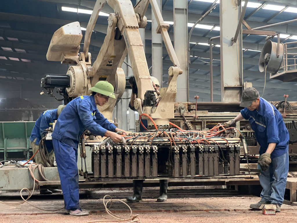 Sản xuất công nghiệp Đông Triều có tốc độ tăng trưởng cao (Sản xuất tại Công ty CP Tâm Vân Hạ Long, TX Đông Triều).