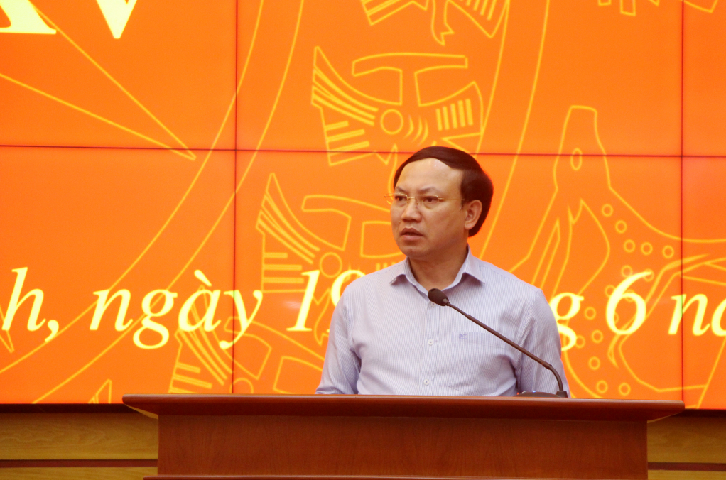 Đồng chí Nguyễn Xuân Ký, Ủy viên Trung ương Đảng, Bí thư Tỉnh ủy, Chủ tịch HĐND tỉnh, phát biểu quán triệt tại hội nghị.