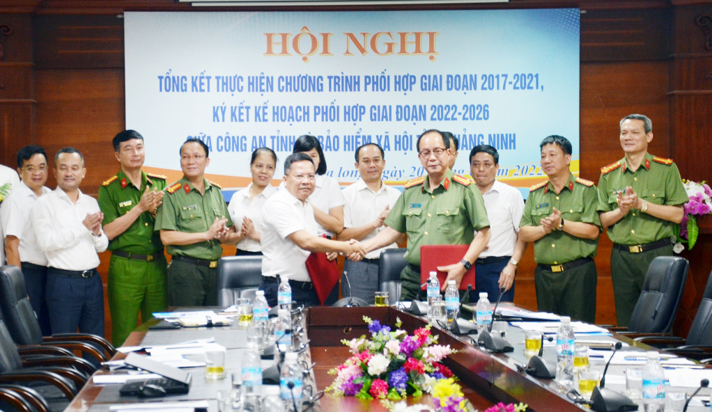 Lãnh đạo Công an tỉnh và BHXH tỉnh ký kết kế hoạch phối hợp giai đoạn 2022-2026.