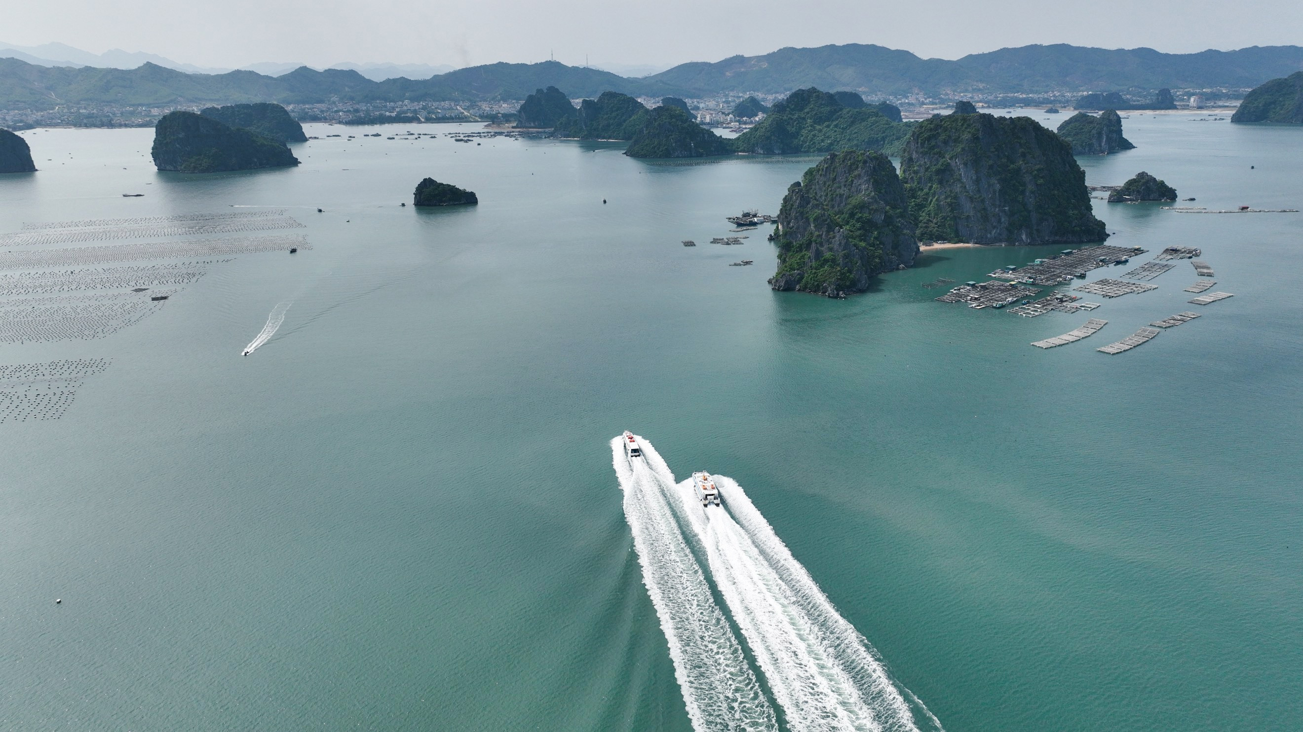 Islet basks quietly in Ha Long Bay’s shadow