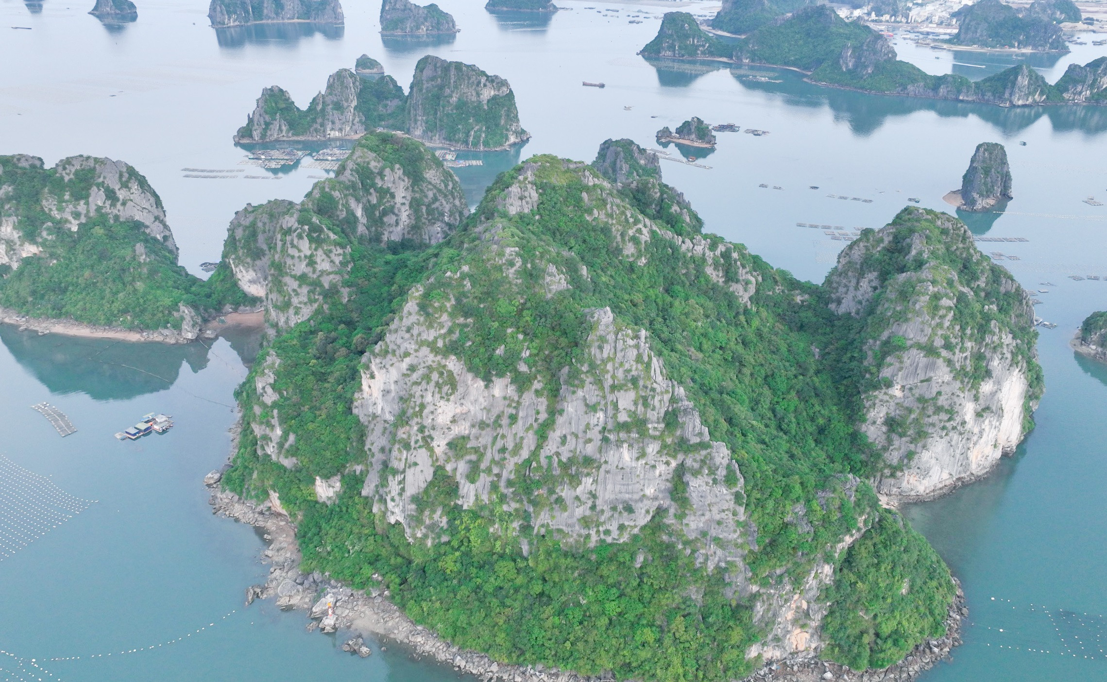 Islet basks quietly in Ha Long Bay’s shadow