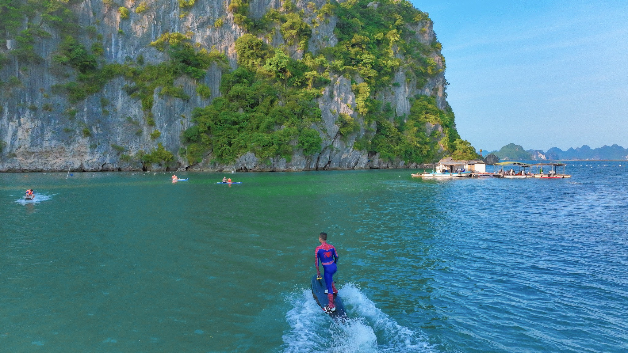 Islet basks quietly in Ha Long Bay’s shadow