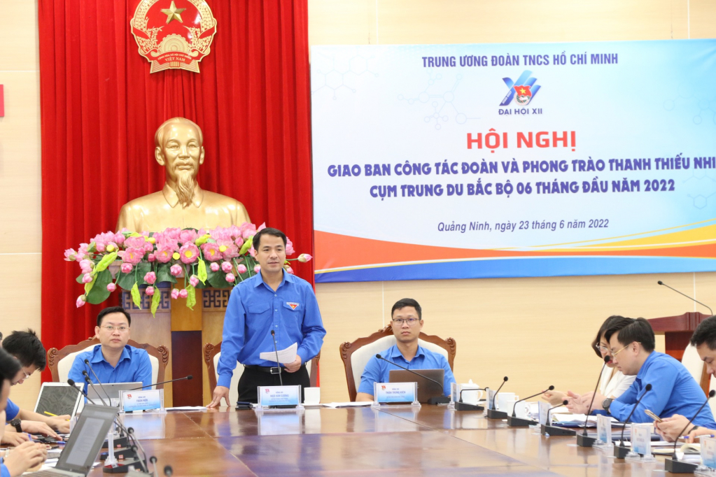 Đồng chí Ngô Văn Cương, Bí thư Trung ương Đoàn phát biểu tại hội nghị