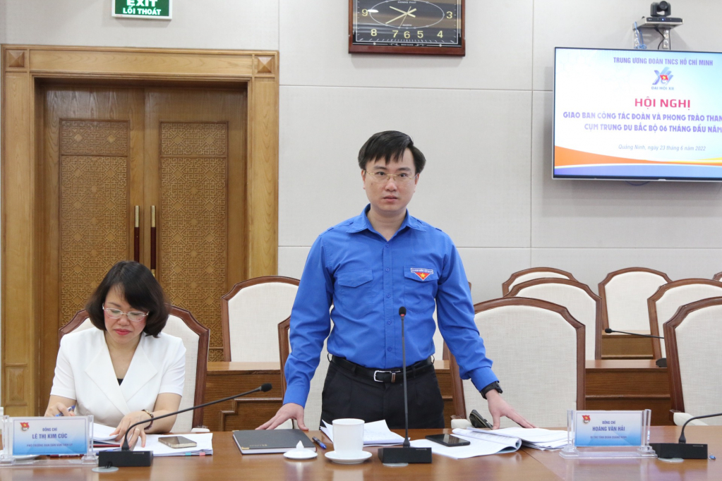 Đồng chí Hoàng Văn Hải, Bí thư Tỉnh đoàn Quảng Ninh phát biểu tại hội nghị.
