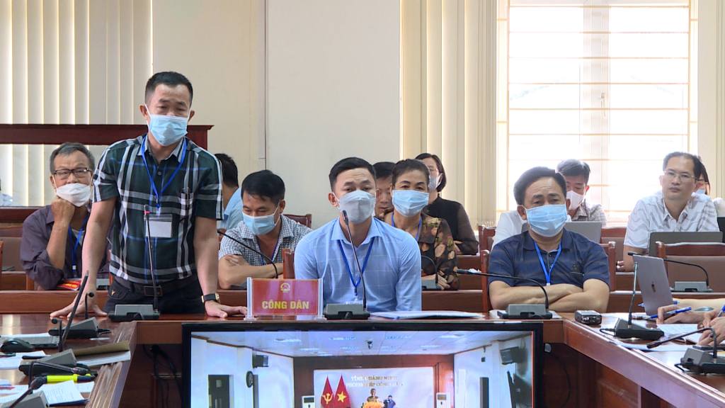 Các hộ dân trình bày nội dung kiến nghị tới Hội đồng Tiếp công dân tỉnh tại buổi tiếp công dân định kỳ tháng 6/2022.