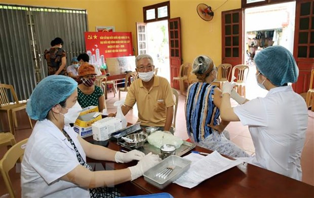 Bo Y te yeu cau bao cao tinh hinh nhan vien y te thoi viec, bo viec hinh anh 1