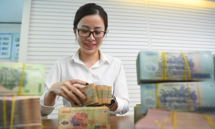 Lãi suất tiền gửi tiếp tục tăng cao