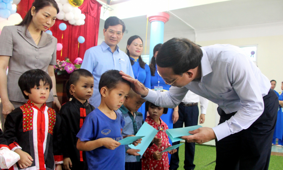 Provincial Party Secretary Nguyen Xuan Ky  sends greetings to kids on International Children’s Day