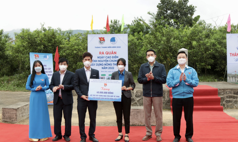 Thanh niên đồng hành cùng người dân vùng khó