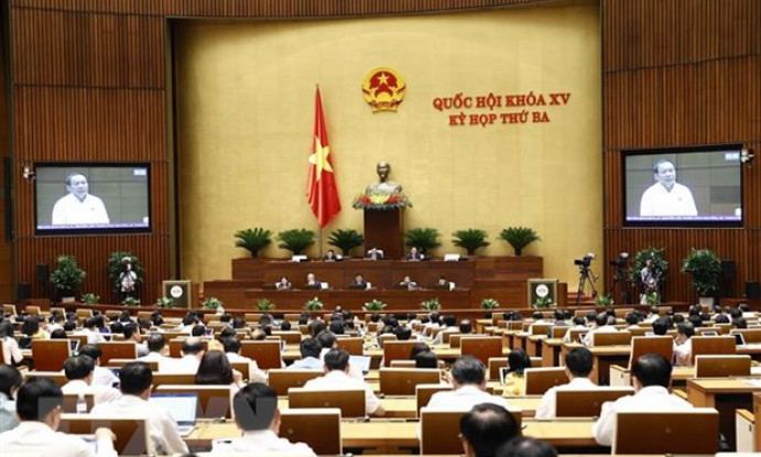 Quốc hội thảo luận các vấn đề về kinh tế- xã hội, thực hành tiết kiệm