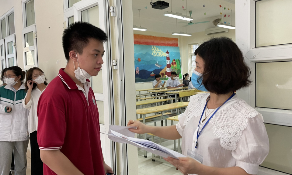 Kỳ thi Tuyển sinh lớp 10 THPT hệ không chuyên diễn ra an toàn, thuận lợi, đúng quy chế