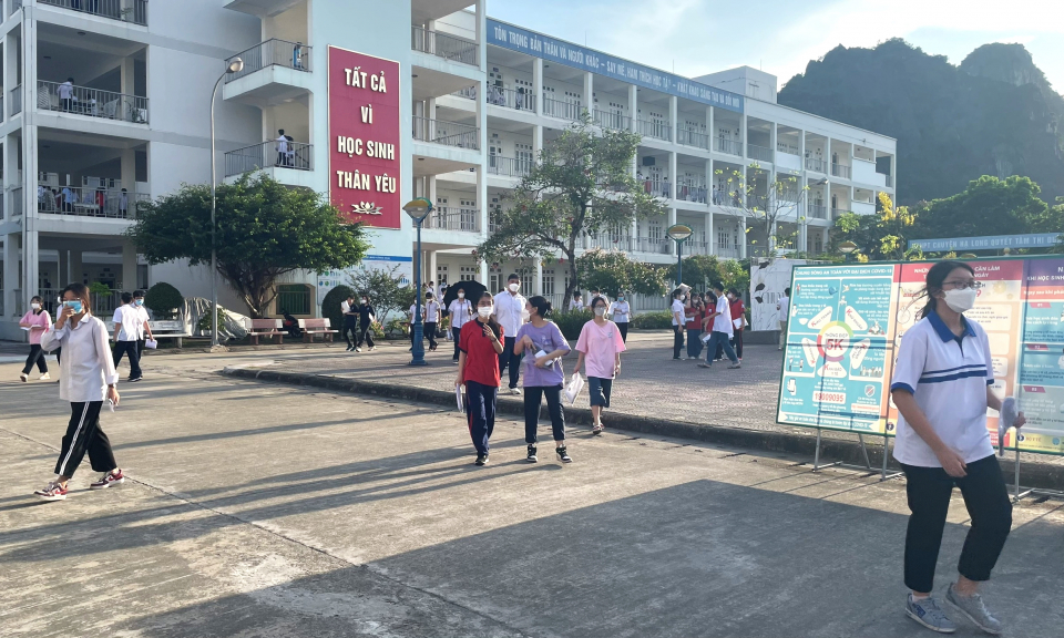 Thí sinh hoàn thành 4 môn chuyên: Sinh học, Lịch sử, Địa lý, Tiếng Anh