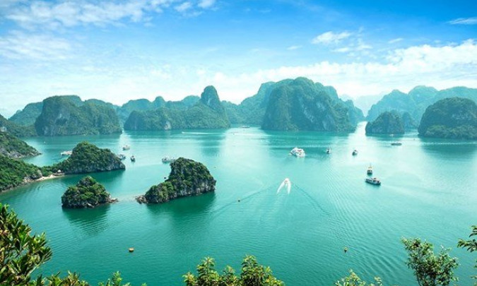 Ha Long Bay listed among 10 reasons for visting Vietnam