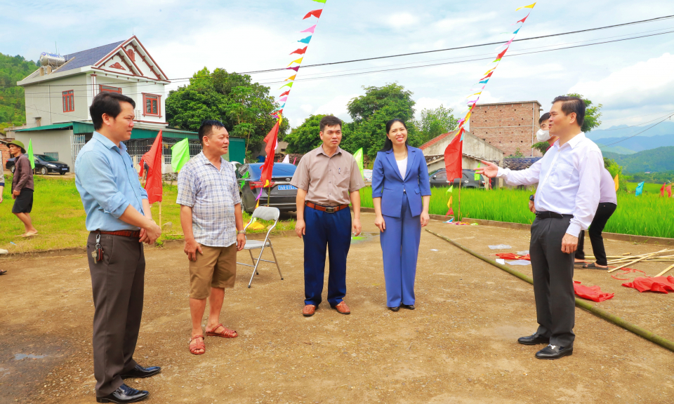 Phó Chủ tịch UBND tỉnh Bùi Văn Khắng dự sinh hoạt chi bộ tại xã Hoành Mô, huyện Bình Liêu 