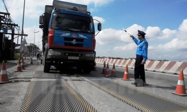 Mở đợt cao điểm một tháng kiểm tra, xử lý xe chở hàng quá tải