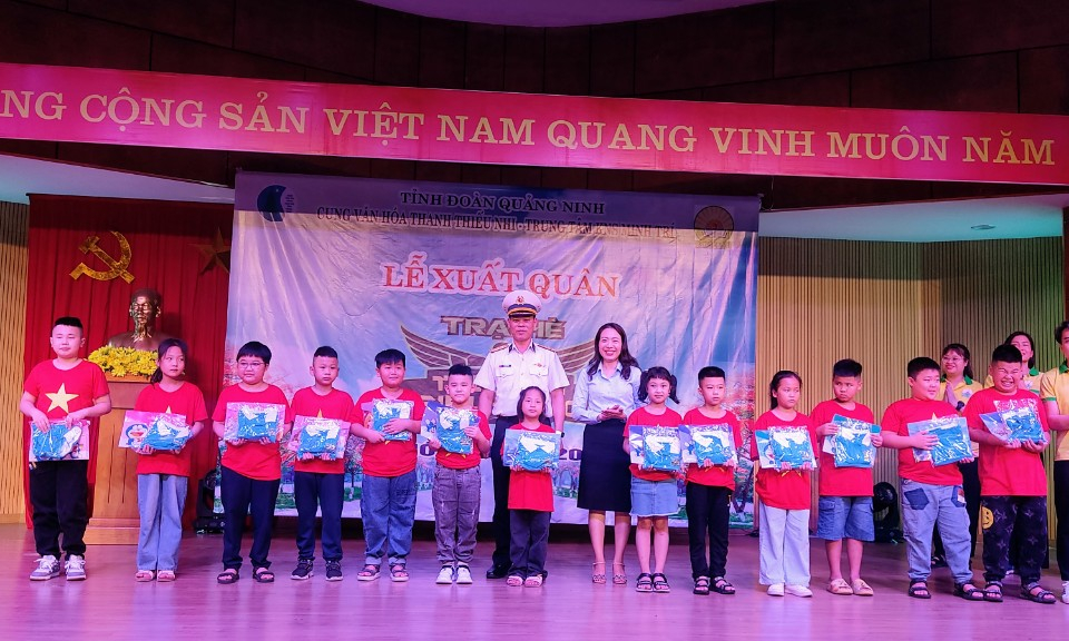 Lễ xuất quân Trại hè trải nghiệm “Thiếu niên siêu đẳng” 2022