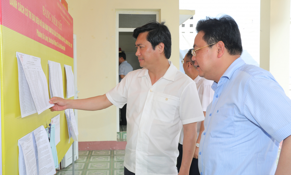 Chủ tịch UBND tỉnh Nguyễn Tường Văn kiểm tra công tác chuẩn bị bầu trưởng thôn, bản, khu phố tại Móng Cái