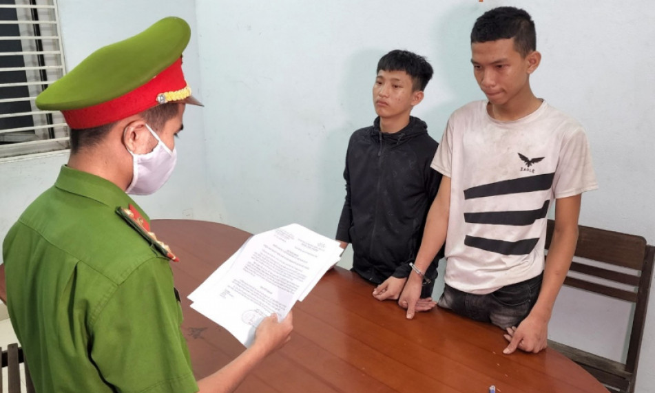 Mâu thuẫn ở tiệm internet, chém người như trong game