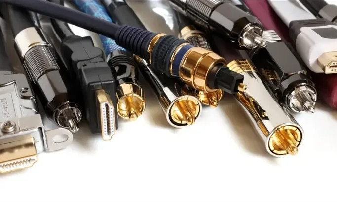 Có cần mua các loại cáp có đầu nối mạ vàng?