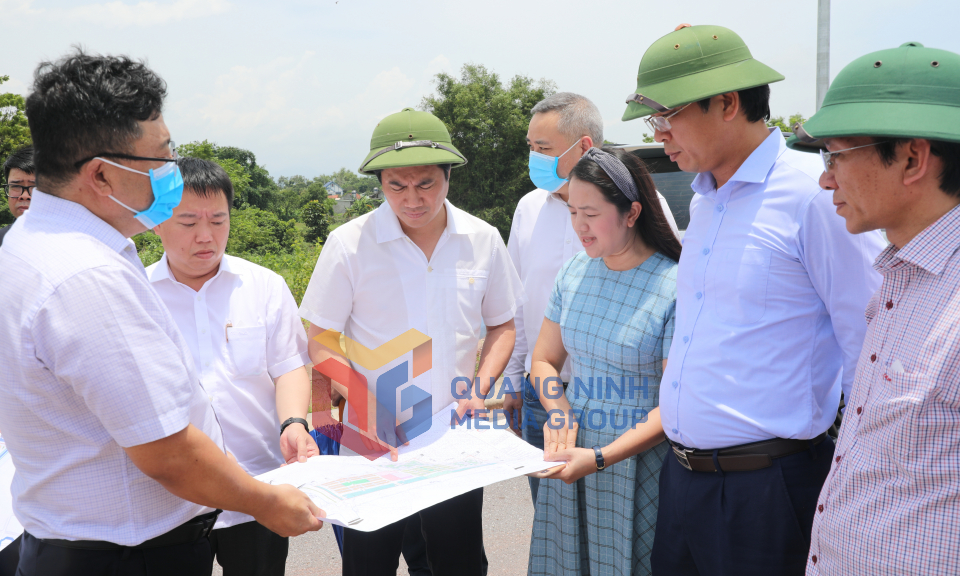 Chủ tịch UBND tỉnh Nguyễn Tường Văn kiểm tra công tác quy hoạch nhà ở công nhân KCN Texhong Hải Hà, tháng 6-2022
