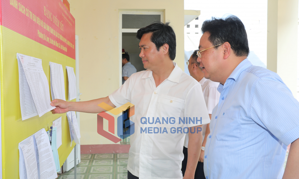 Chủ tịch UBND tỉnh Nguyễn Tường Văn kiểm tra công tác chuẩn bị bầu trưởng thôn, bản, khu phố tại Móng Cái, tháng 5-2022