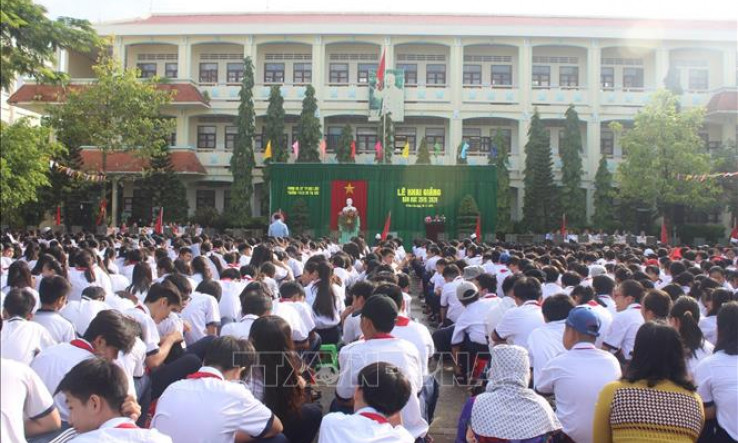 Tuyệt đối không để xảy ra tình trạng 'lạm thu' đầu năm học 