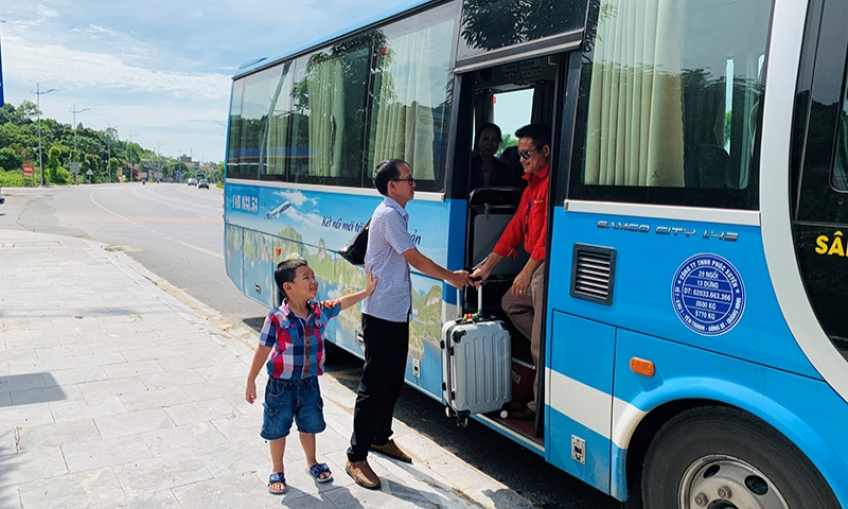 Đề xuất kéo dài thời gian miễn phí tuyến xe buýt từ Hạ Long đi sân bay Vân Đồn