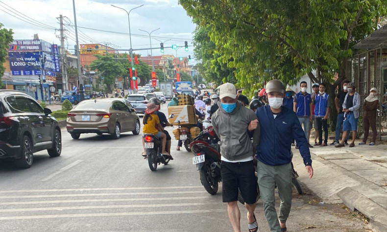 Đi dọc Quốc lộ 1A từ Hà Nội vào Đà Nẵng chơi gây ra nhiều vụ sàm sỡ trẻ em, phụ nữ