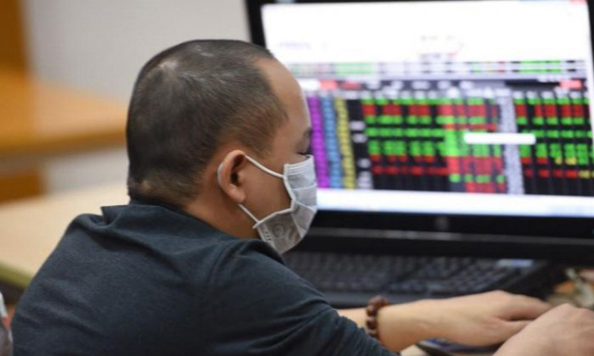 Cổ phiếu ngân hàng bứt phá, VN-Index vượt mốc 1.300 điểm