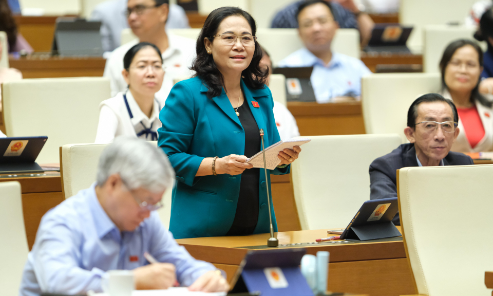 Quốc hội tiến hành chất vấn và trả lời chất vấn lĩnh vực tài chính, ngân hàng