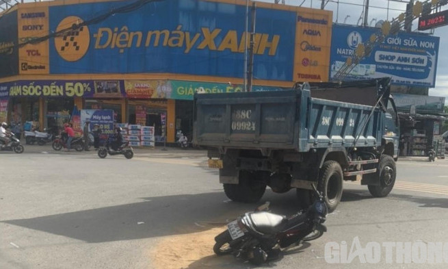 Xe tải va chạm xe máy trên QL1A, người phụ nữ tử vong thương tâm
