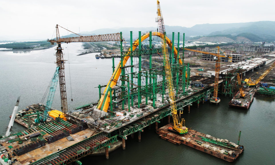 Quyết tâm hoàn thành cầu Cửa Lục 3 trong năm 2022