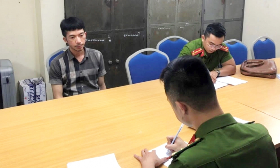 Bắt đối tượng truy nã vì mạo danh công an lừa tiền của nhiều người