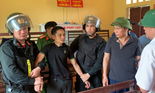 Thanh Hóa: Bắt đối tượng giết hàng xóm rồi lẩn trốn trong rừng